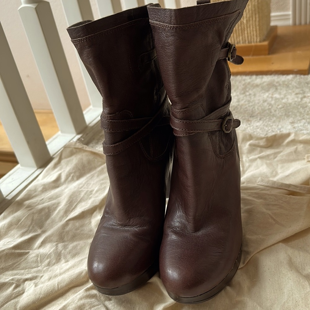 Brown UGG leather boots size 8 1/2 with a 4 inch heel